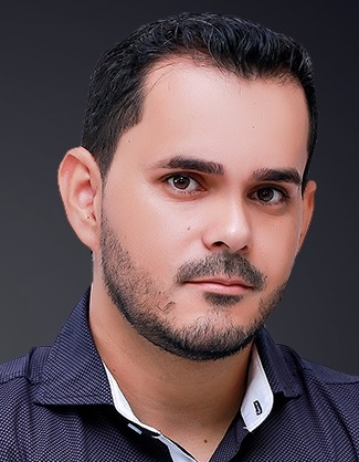 Flávio Dutra Especialista em Tours Virtuais 360° Flávio Dutra é um profissional de marketing com 14 anos de experiência, especializado na produção de vídeos. Ele cria conteúdos visuais impactantes para ajudar empresas a se comunicarem de forma estratégica. Atualmente, está se especializando em tours interativos 360º com um curso na Espanha. Em 2024, ele está produzindo o documentário "Caminho do Peabiru: Os Enigmas da Cachoeira do Gamelão", que explora a história da rota indígena com foco em imagens cinematográficas.
